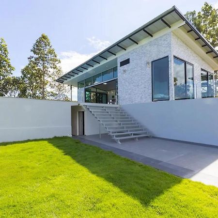 Stunning 3-Bed Villa In チエンマイ エクステリア 写真